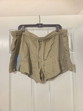 GAP Women's Athletic Drawstring Shorts in Olive Green
